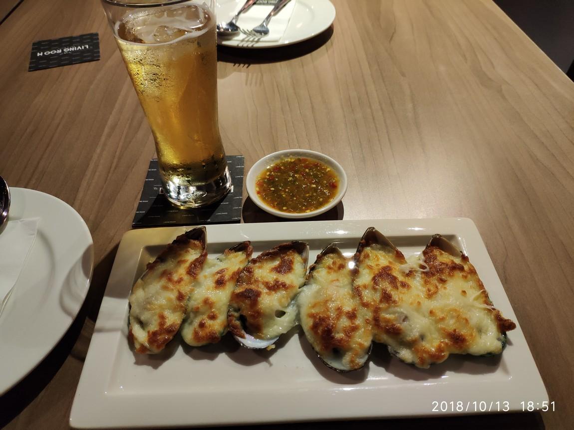 2c-living-room-restaurant-mussels-jpg.jpg