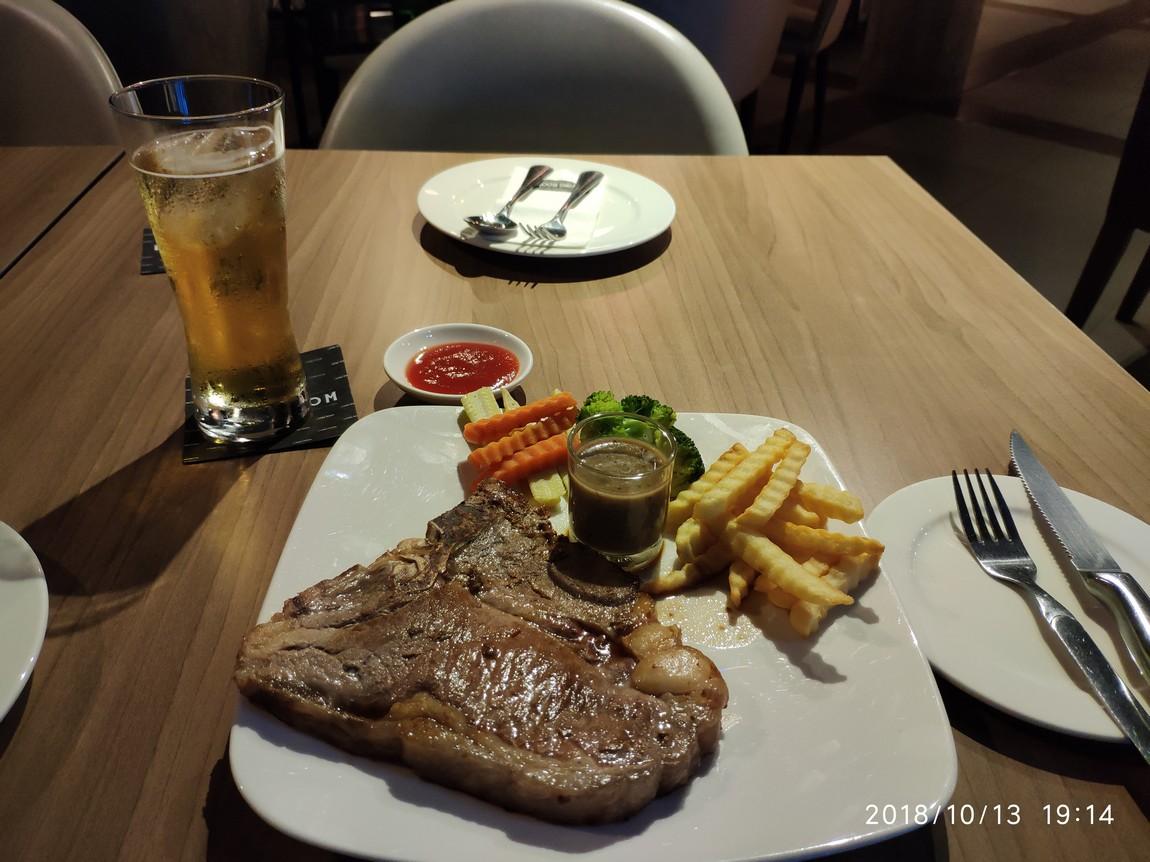 2d-living-room-restaurant-steak.jpg