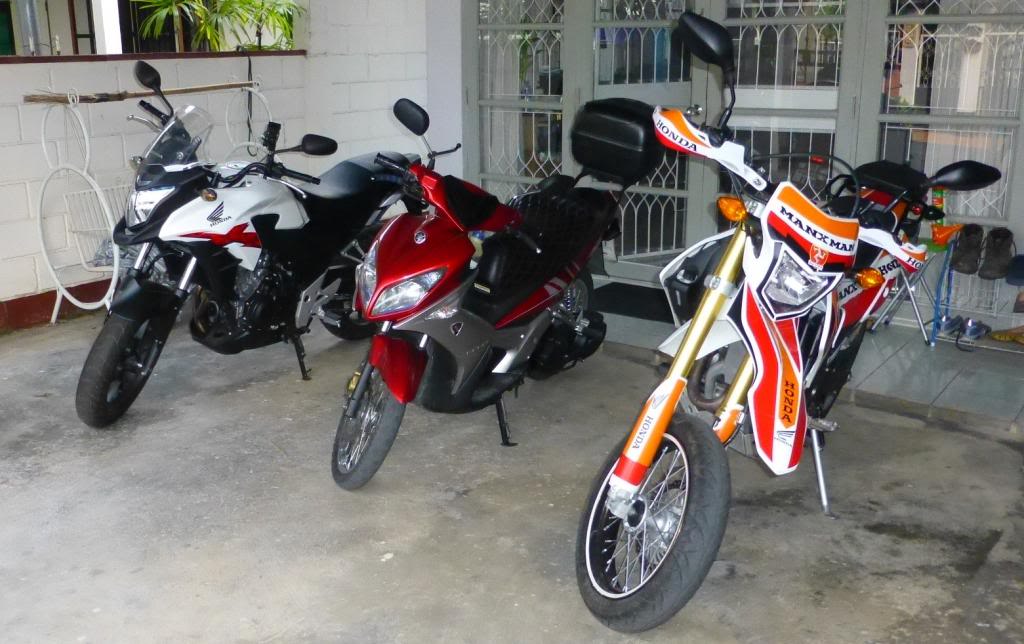 2HondasandaYamaha.jpg
