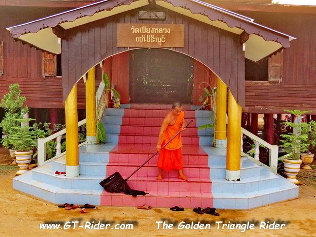 305300=22212-GTr-Wat-WianGHaeng-02.jpg