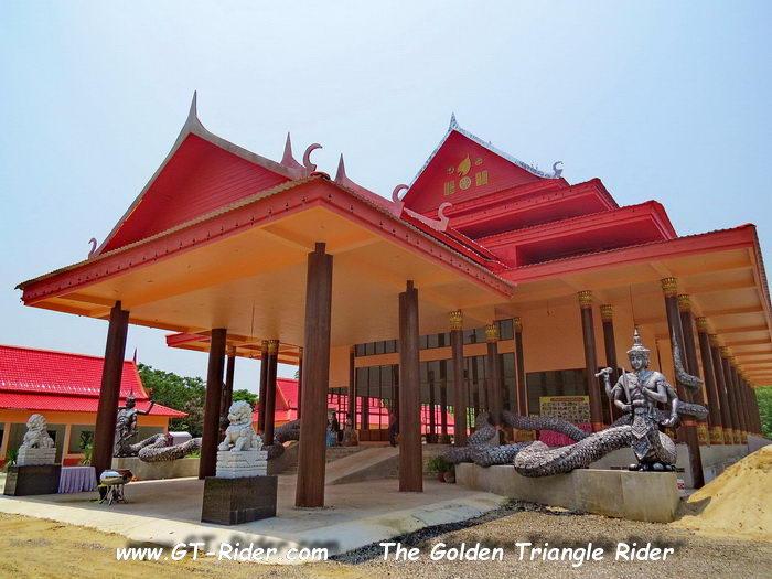 305468=22315-GTR-WatMongkhol-03.jpg