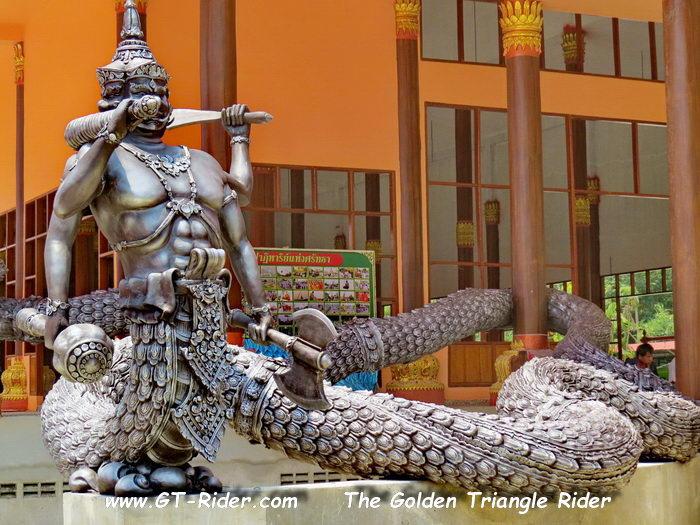 305468=22320-GTR-WatMongkhol-08.jpg