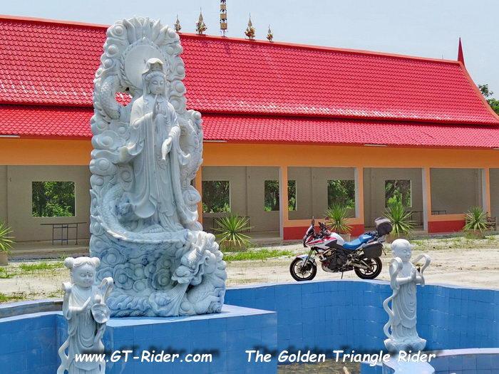 305468=22322-GTR-WatMongkhol-09.jpg