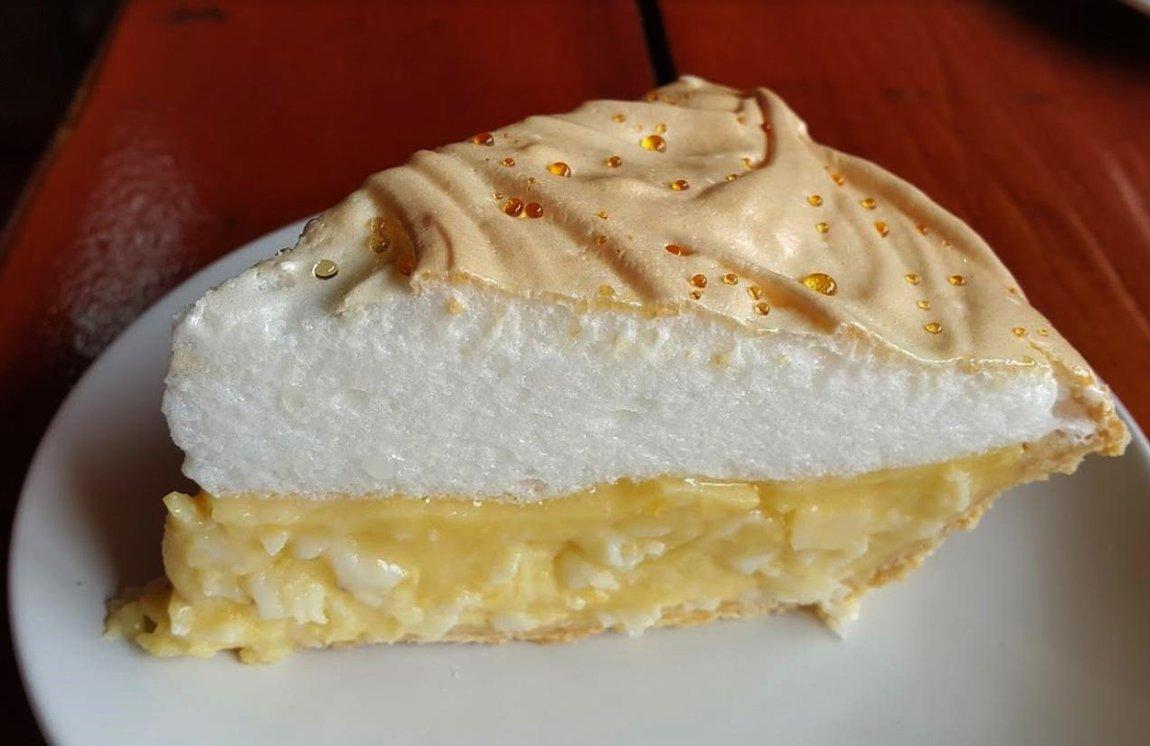 4-charin-garden-resort-cakes.jpg
