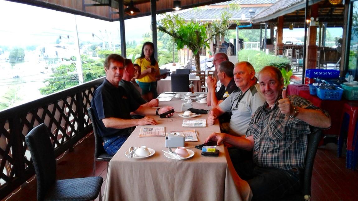 4-gt-r-team-dinner-pua.jpg
