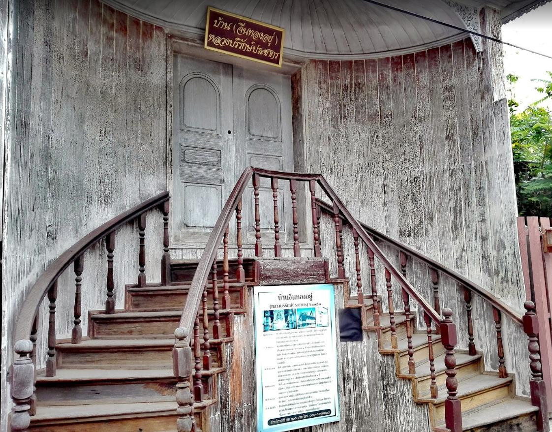4-old-staircase-trok-ban-chin.jpg