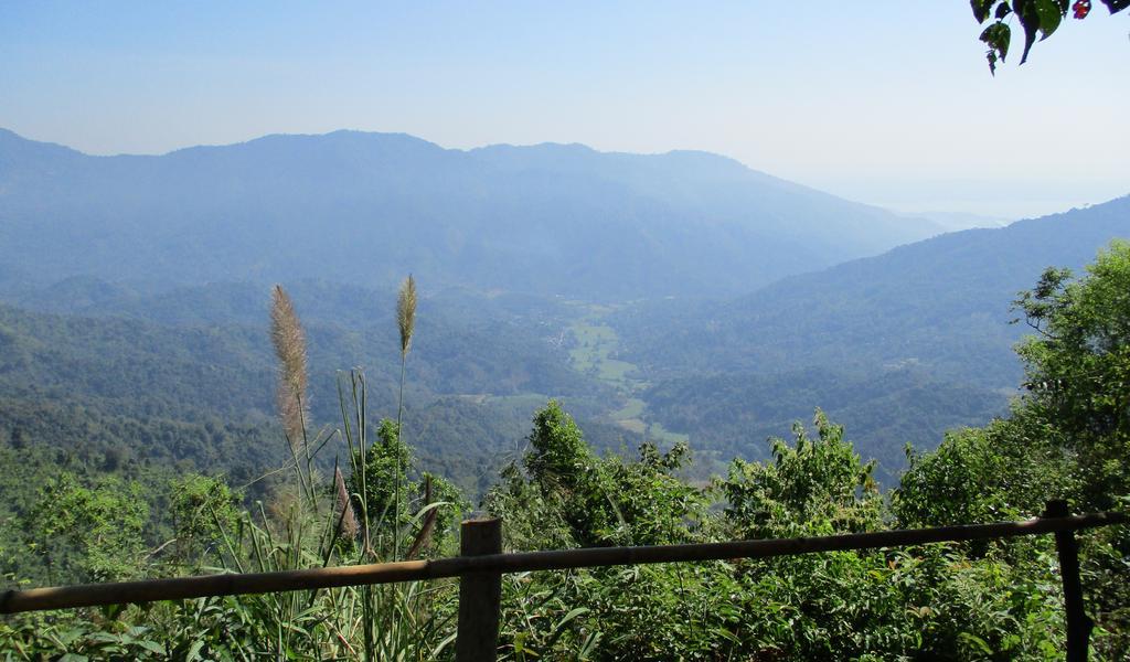 4001-Phu-Phaya-Pho-lookout-3.jpg