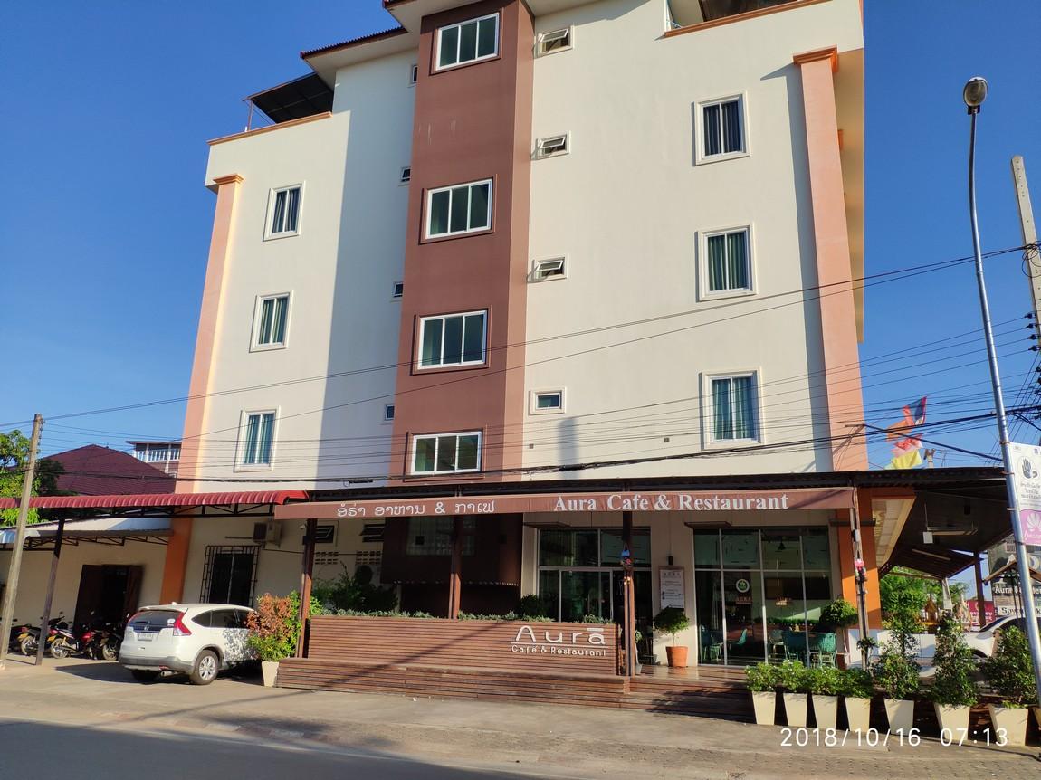 4b-aura-residence-cafe.jpg