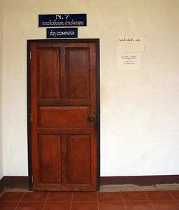 56606526-S.jpg