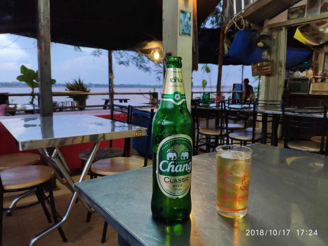 7e-riverfront-restaurant-mukdahan.jpg