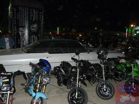 BikessurroundCar.jpg