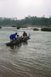 boatcrossingtadhai.gif