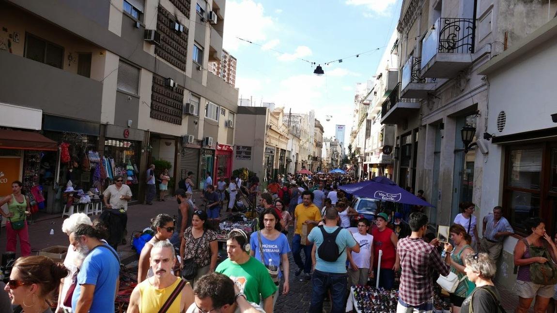 buenos-aires-strassenmarkt.jpg