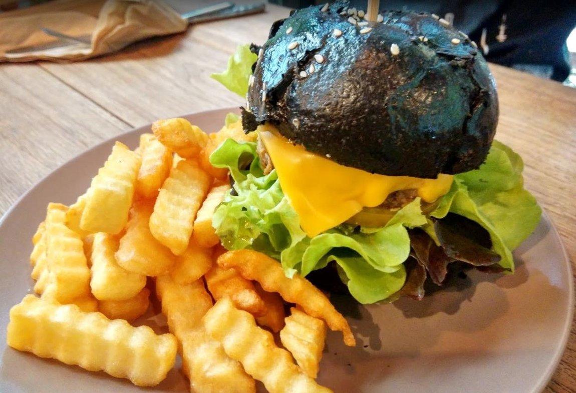 burger-tieng-na-coffee-bakery-tak.jpg