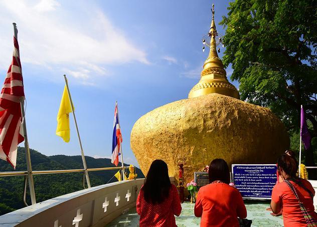 chedi-on-a-rock.jpg