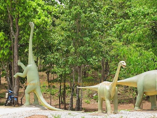chiang-muan-dinosaur-park-004.jpg
