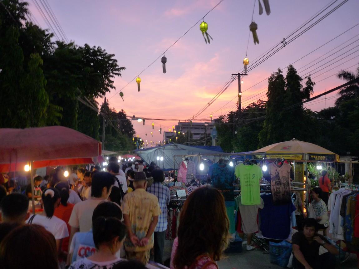 chiang-rai-walking-street-market-14.jpg