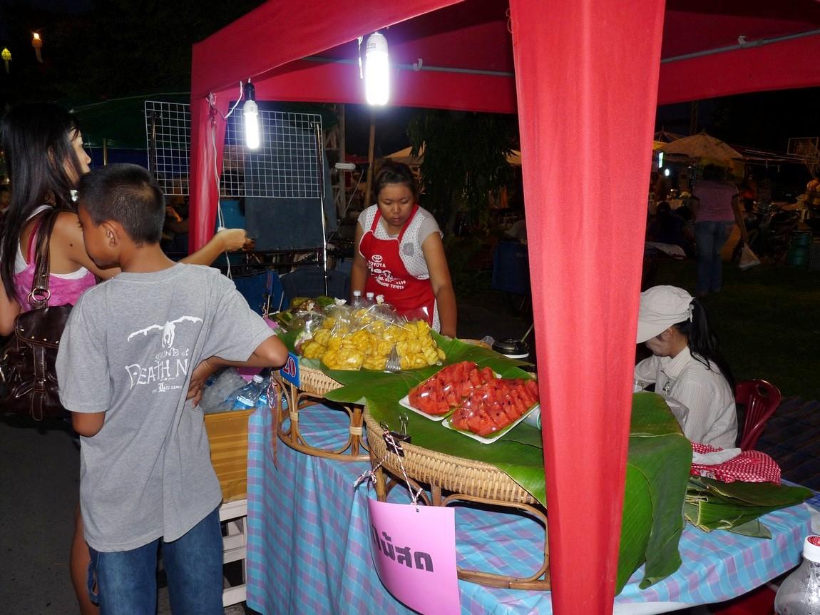 chiang-rai-walking-street-market-17.jpg