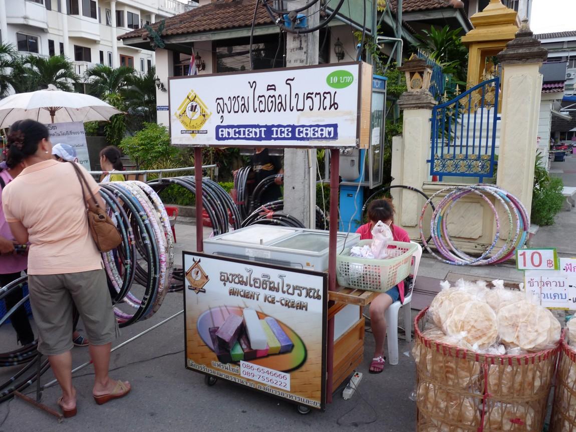 chiang-rai-walking-street-market-7.jpg