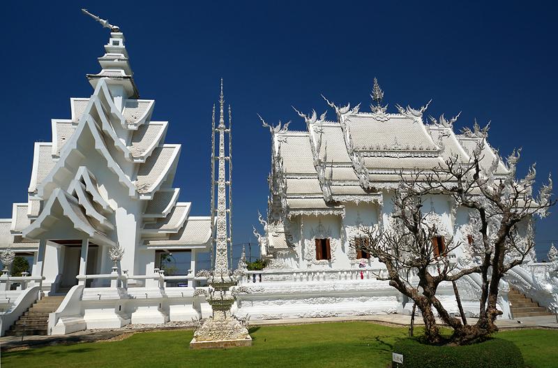 chiang-rai-wat-rong-khun-white-temple-2-small.jpg