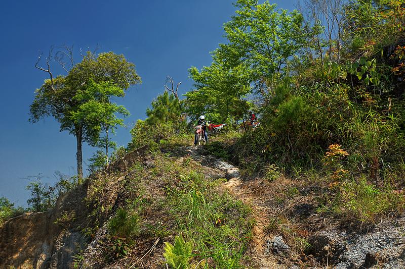 doi-mae-salong-dirt-road-2-small.jpg