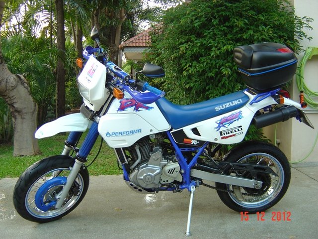 DR650 left sm.JPG
