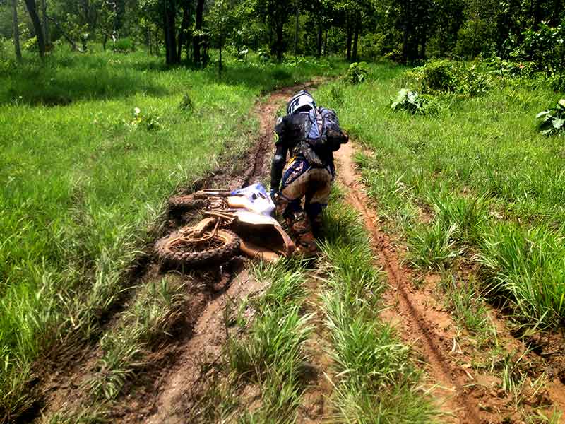 enduro-tours-cambodia-ruts.jpg