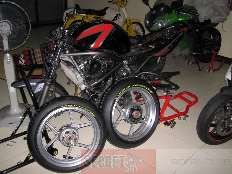 ER6nPirelliDiabloSuperbikeSSR.jpg