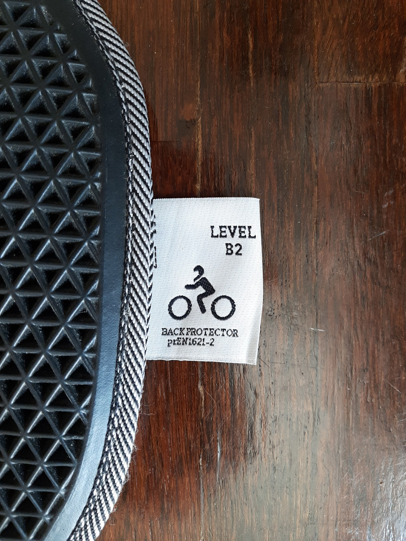 Forcefield_L2_Back_Protector_Label_02.jpg