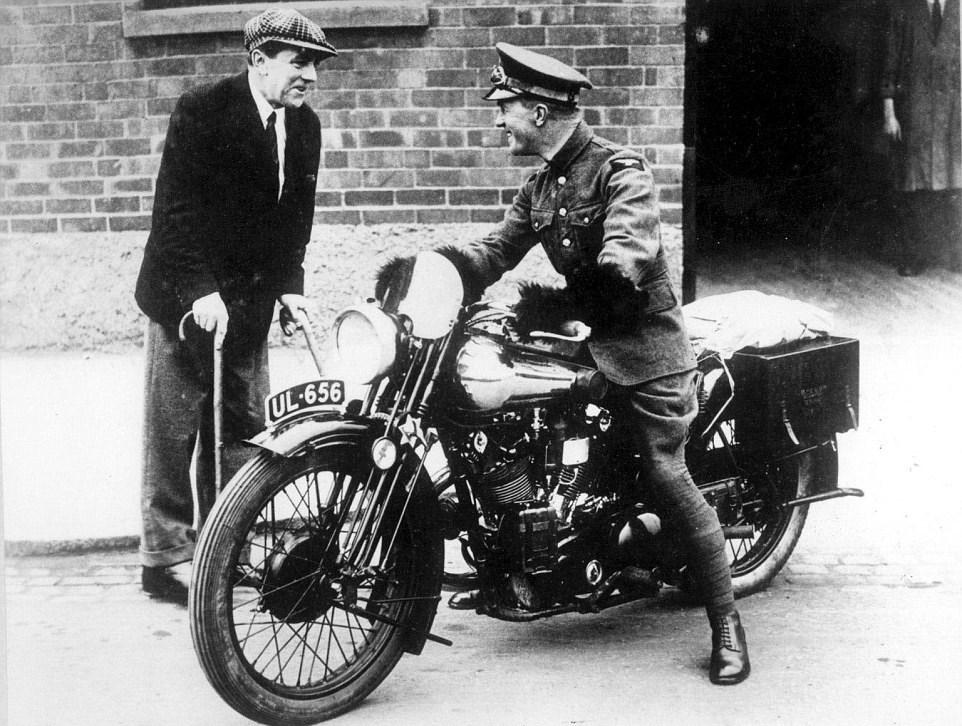 George-Brough-and-T-E-Lawrence.jpg