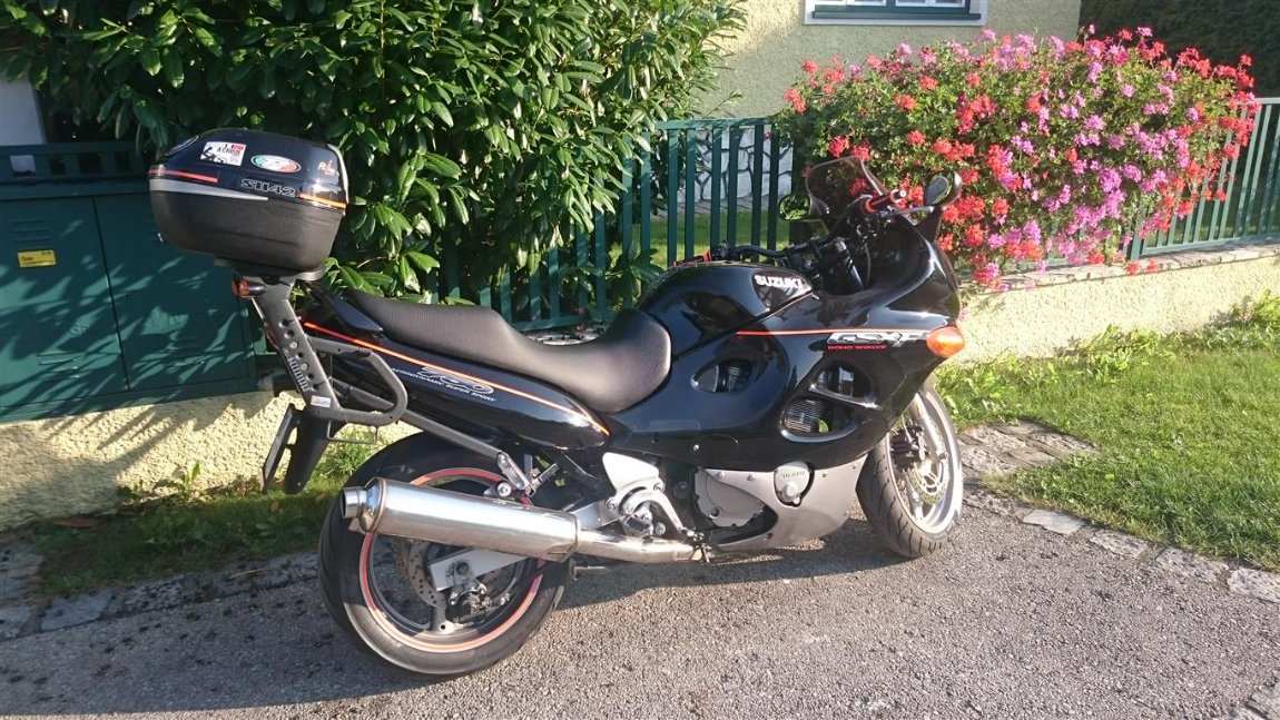 GSXF750 right rear (Medium).JPG
