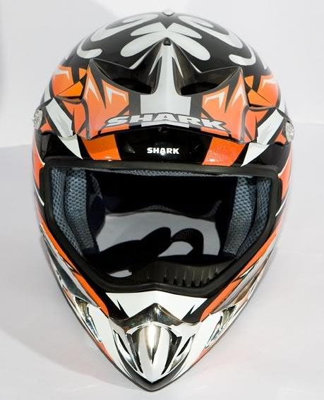 HelmetFtTopLR.jpg