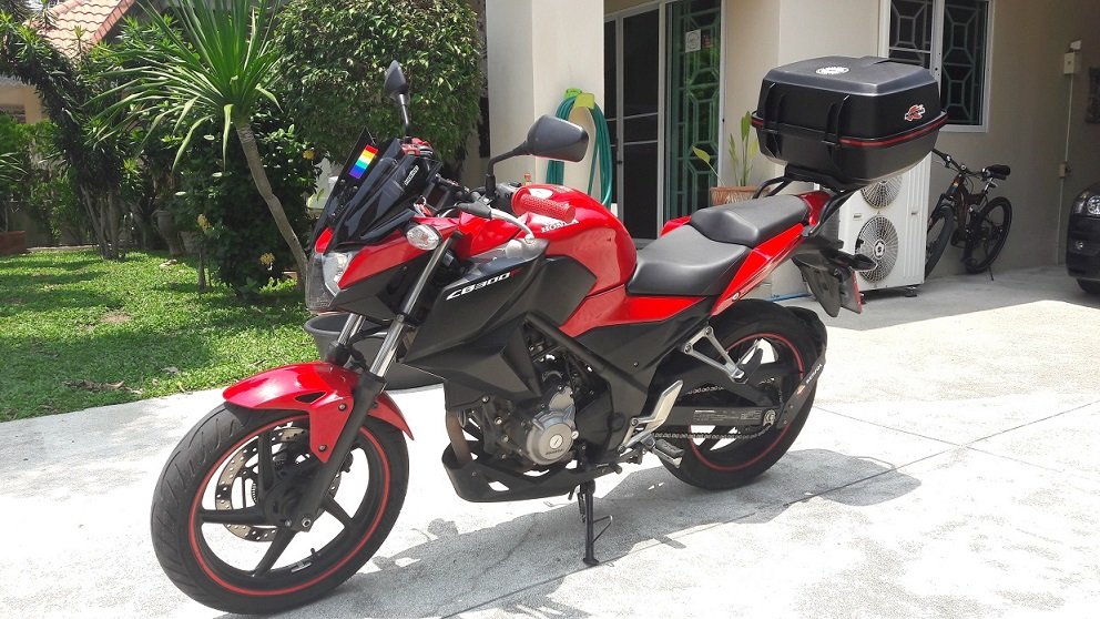 Honda CB300F-left sm.jpg