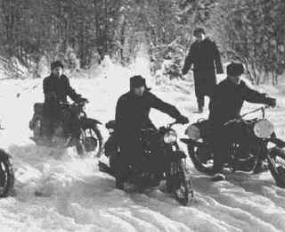 Izh350-gruppo_WEB.jpg