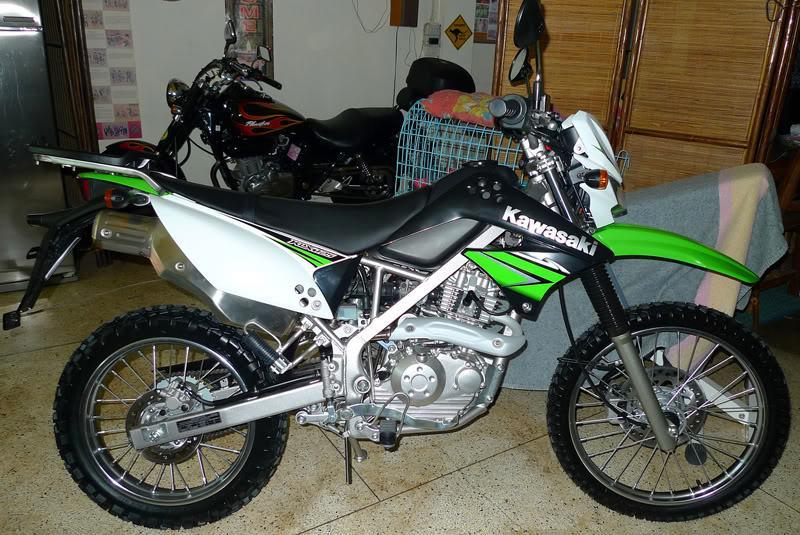 KawaKLX125x01g.jpg