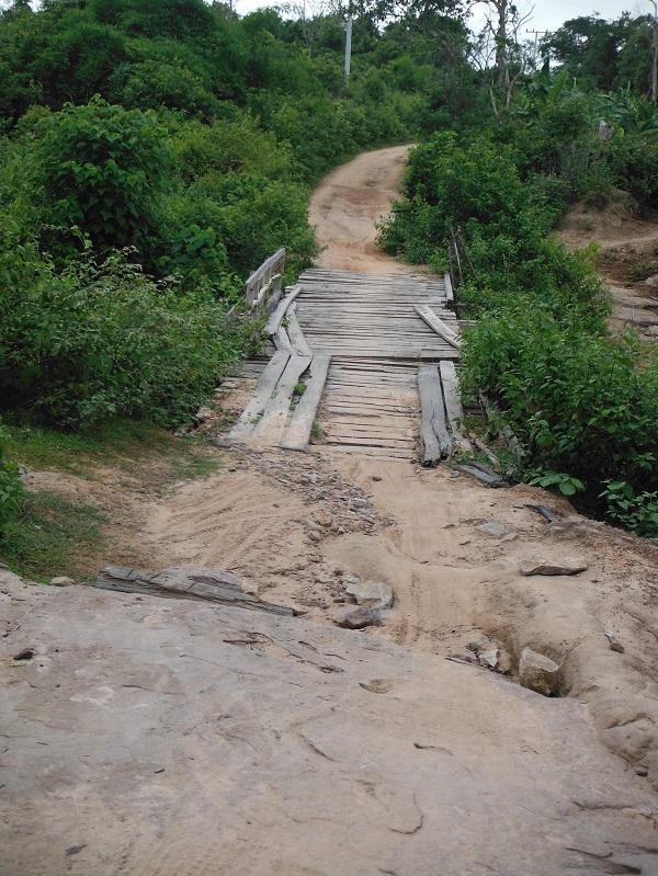 Laos%20Bamboo%20bridge%20Motorcycle%20%2010.jpg