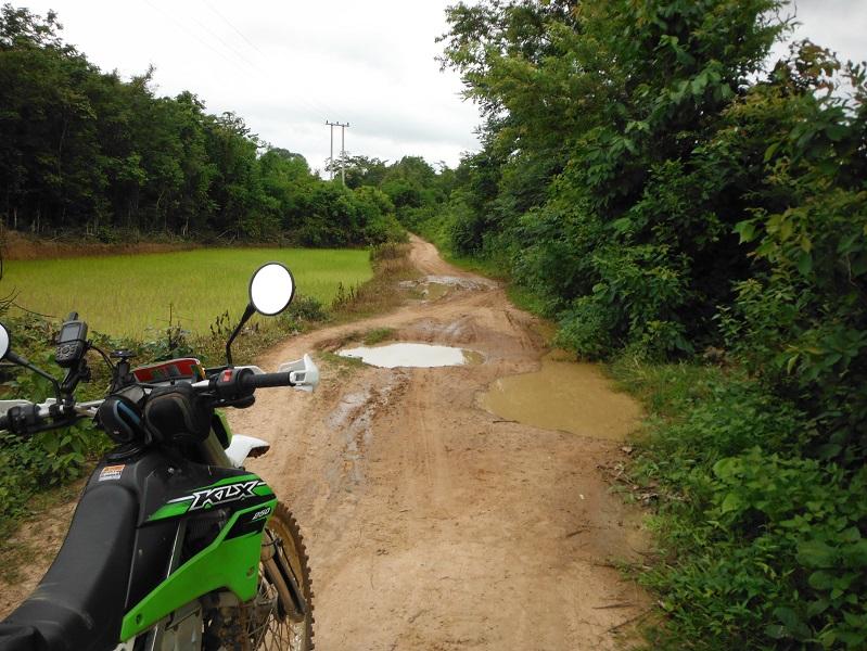 Laos%20Bamboo%20bridge%20Motorcycle%20%2012.jpg