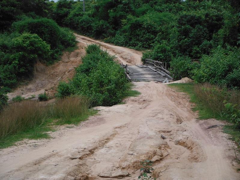 Laos%20Bamboo%20bridge%20Motorcycle%20%2013.jpg