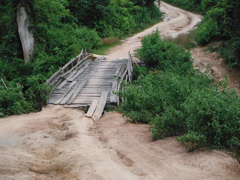 Laos%20Bamboo%20bridge%20Motorcycle%20%2014.jpg