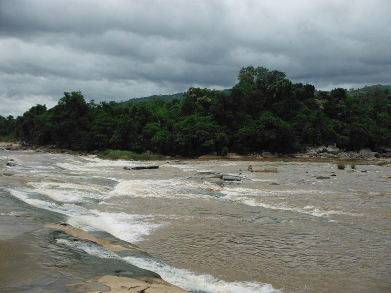 Laos%20Bamboo%20bridge%20Motorcycle%20%2017.jpg