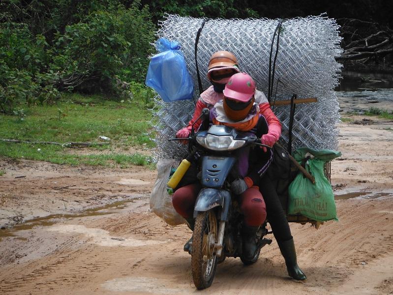 Laos%20Bamboo%20bridge%20Motorcycle%20%2020.jpg