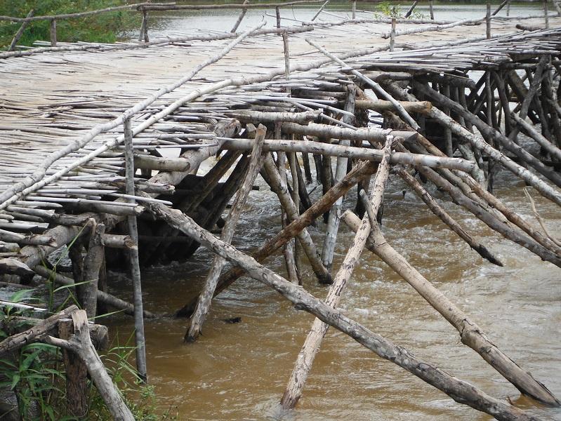 Laos%20Bamboo%20bridge%20Motorcycle%20%2024.jpg