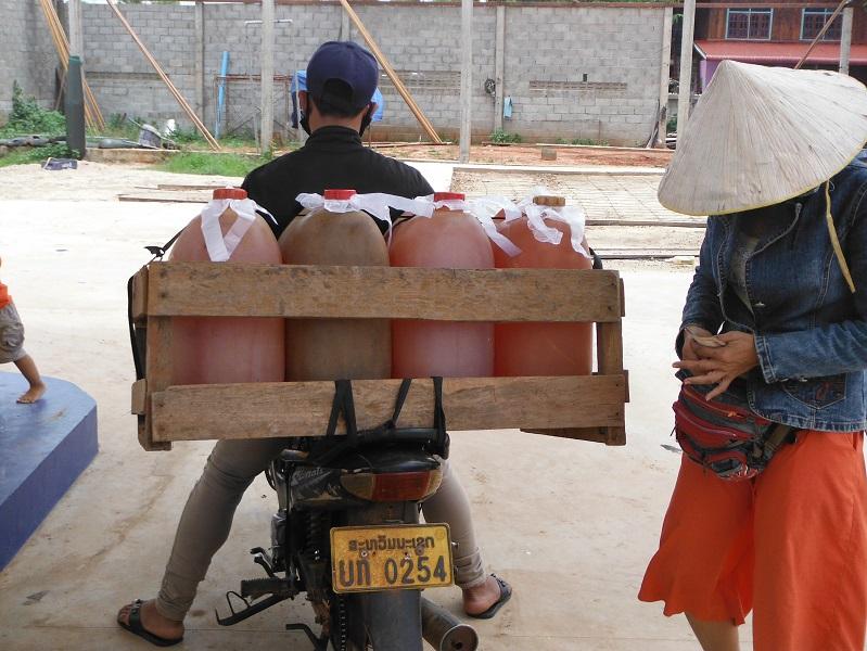 Laos%20Bamboo%20bridge%20Motorcycle%20%2034.jpg