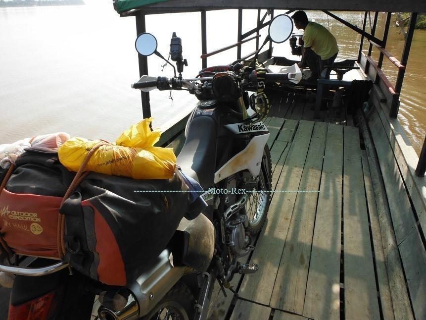 Laos-Asia-Motorcycle15_zpse3fee63c.jpg