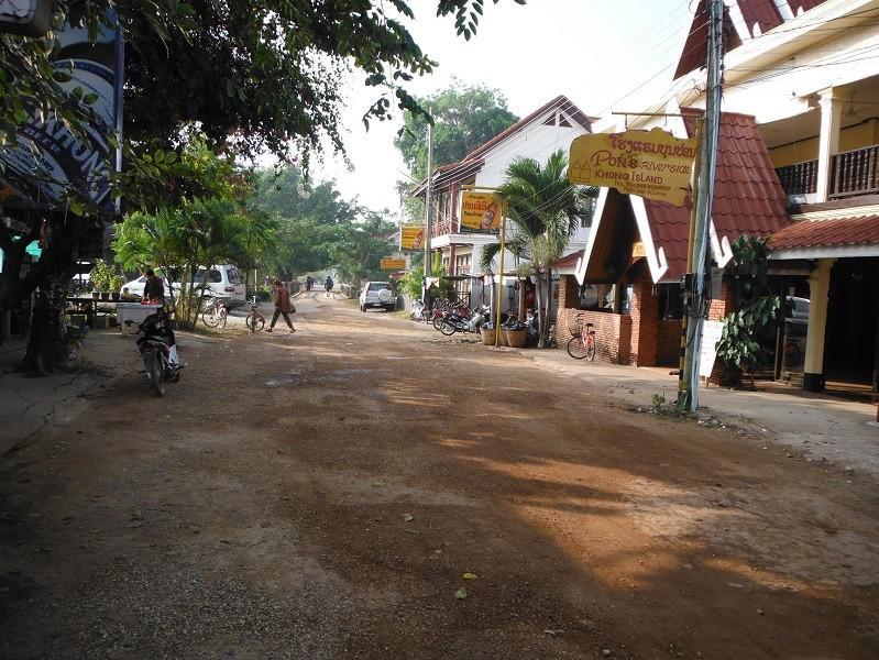 Laos-Asia-Motorcycle19_zps757d2053.jpg