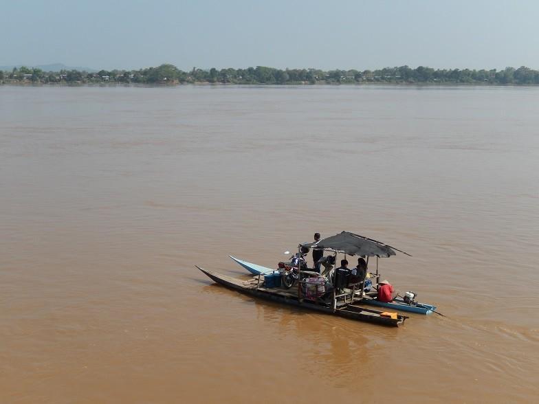 Laos-Asia-Motorcycle43_zps43670195.jpg