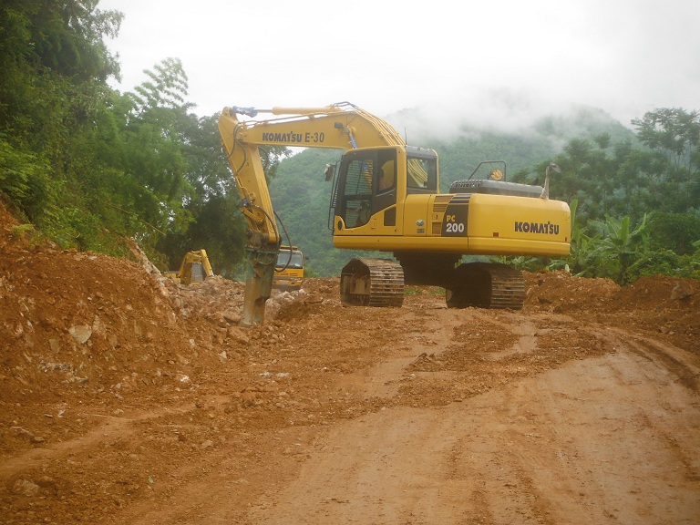 Laos-Xam Neua-Muang et-Motorcycle (14).JPG