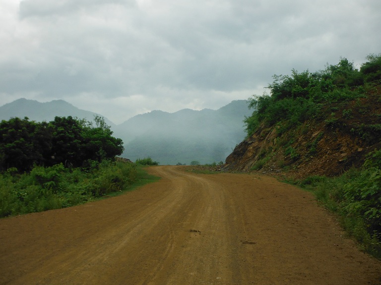 Laos-Xam Neua-Muang et-Motorcycle (19).JPG