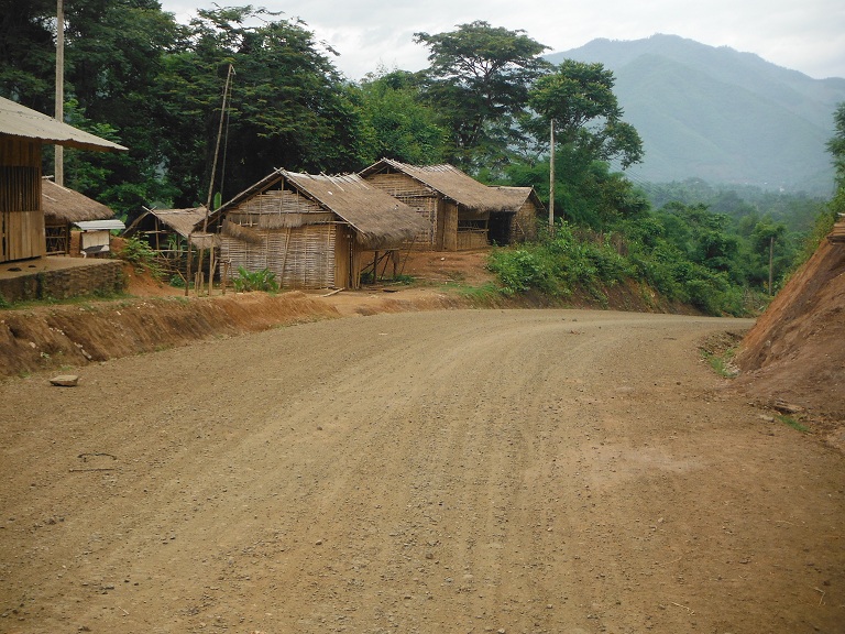 Laos-Xam Neua-Muang et-Motorcycle (20).JPG