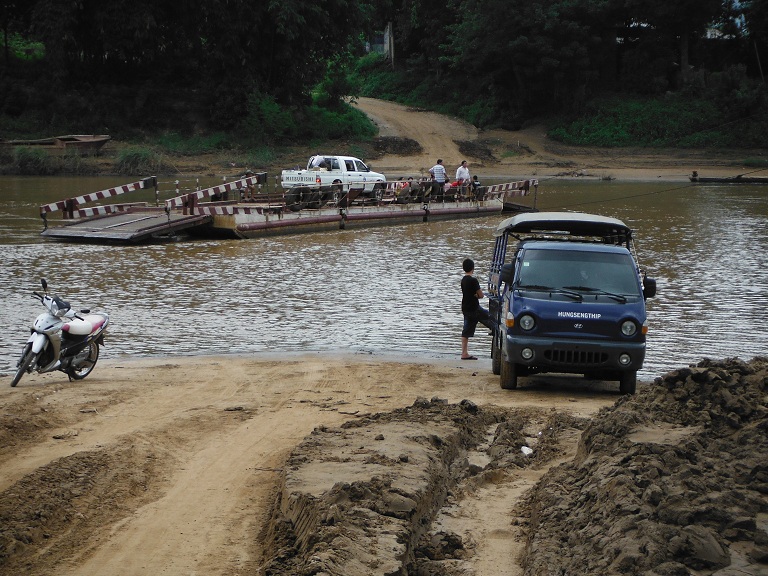 Laos-Xam Neua-Muang et-Motorcycle (23).JPG